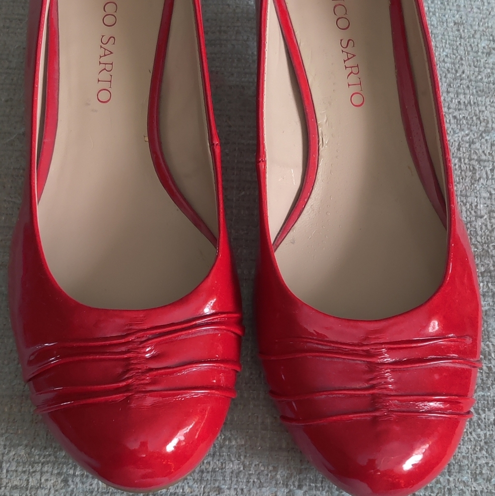 Franco Sarto Red Patent Leather Kitten heel Pumps size 8M.